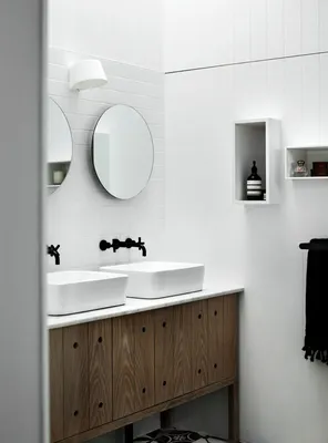 Фото Зеркало в маленькую ванную: выбирайте размер и формат