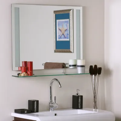 HD фото зеркала в ванной с полкой