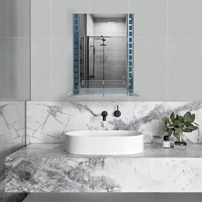 Фото зеркала в ванную с полочкой - скачать в формате WebP
