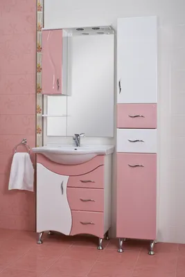 Модное зеркало с полочкой для ванной: практичность и красота