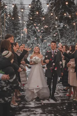 Веселье под снежками: Зимние свадебные фото