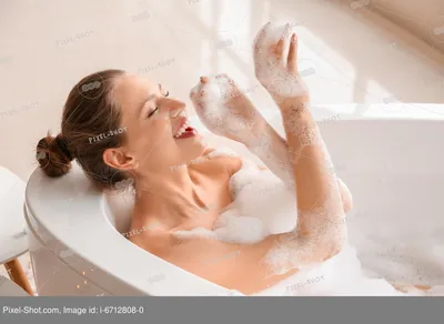 23) Женщина в ванной: Фотографии в форматах PNG, JPG, WebP
