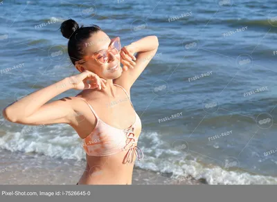 Фото женщин на пляже: моменты счастья и релаксации