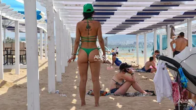 Женщины на пляже: красивые картинки для скачивания в HD