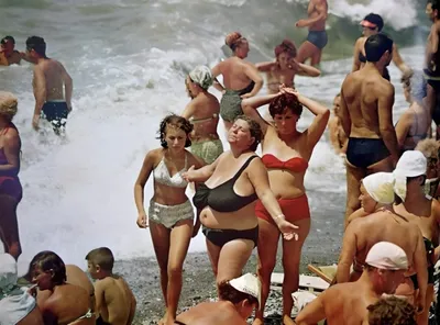 Фото женщин на пляже: морской бриз и улыбки