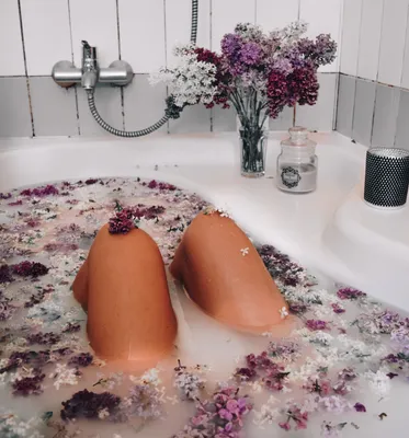 Фото женских ножек в ванной: теплые и уютные изображения для ванной