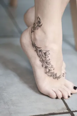 Женская тату на ноге: нежность и красота