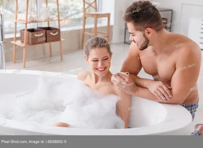 Жены в ванной: новые изображения в HD качестве для скачивания
