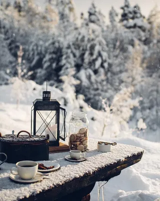 Фото Зимнего утра: Кофе и зимний пейзаж WebP