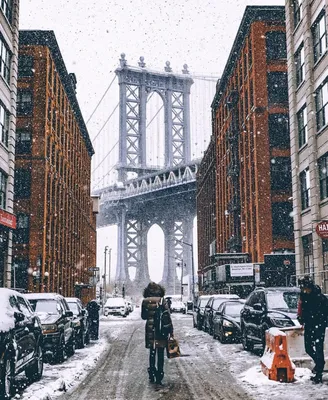 Зимний Нью-Йорк: Снежные крыши и фасады зданий