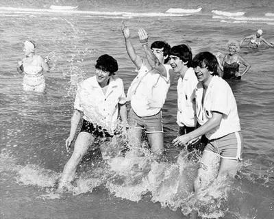 Фото знаменитостей на пляже: их спортивные занятия и активный отдых