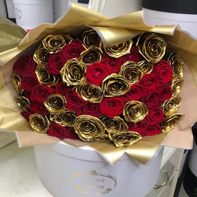 Элегантная фотография золотой розы (png)