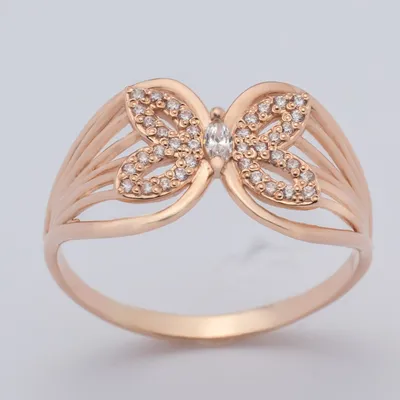 Фото Золотого кольца бабочки с эффектом размытия
