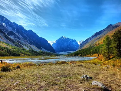 Изумрудные оазисы Золотых гор Алтая: живописные озера и реки