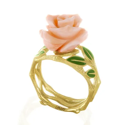 Фото золотых колец с изображением розы: скачать png, webp
