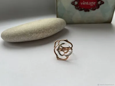 Золотые кольца в форме розы: фотка для украшения